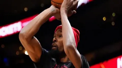 斯洛特揭露：伊萨克与埃基蒂克共筑新常态，名单主导权尽在我掌握！